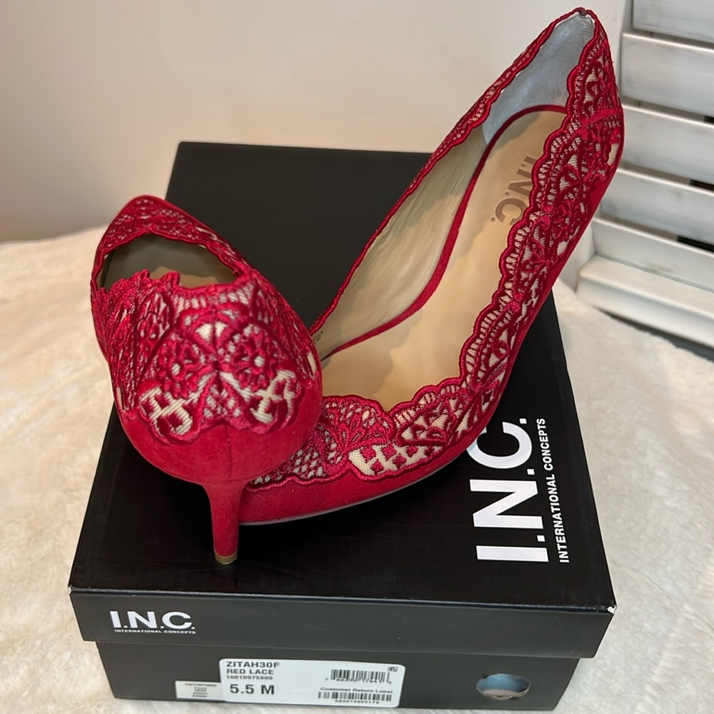 👠NWT I.N.C. International Concepts Zitah Pointed Toe Pumps in Stunning Red Lace!